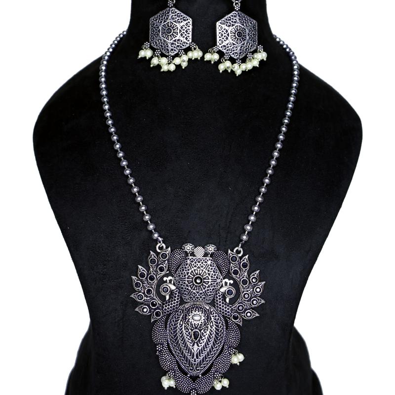 ANARVA  NECKLACE